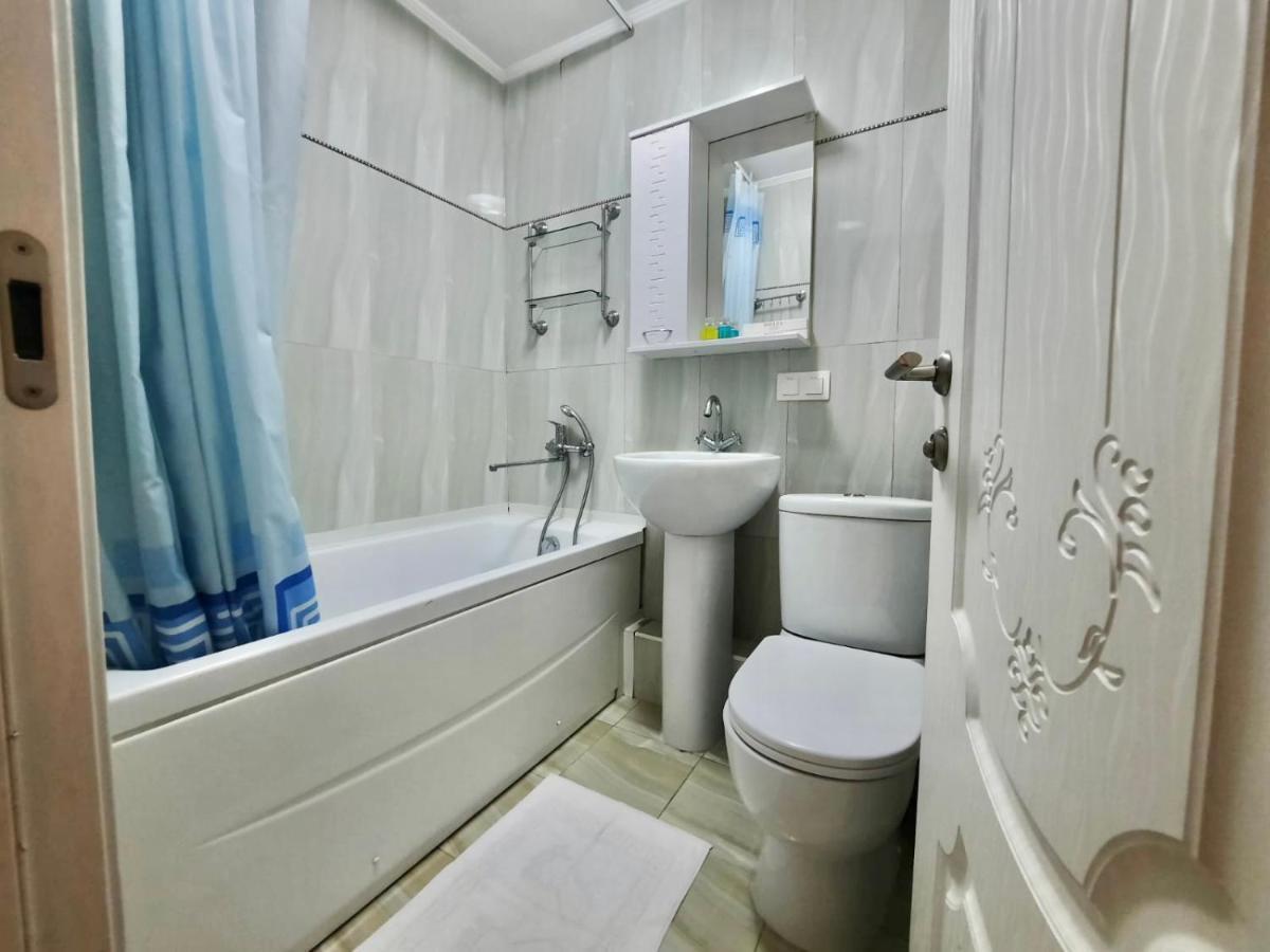 Квартира На Тулебаева Almaty Ngoại thất bức ảnh